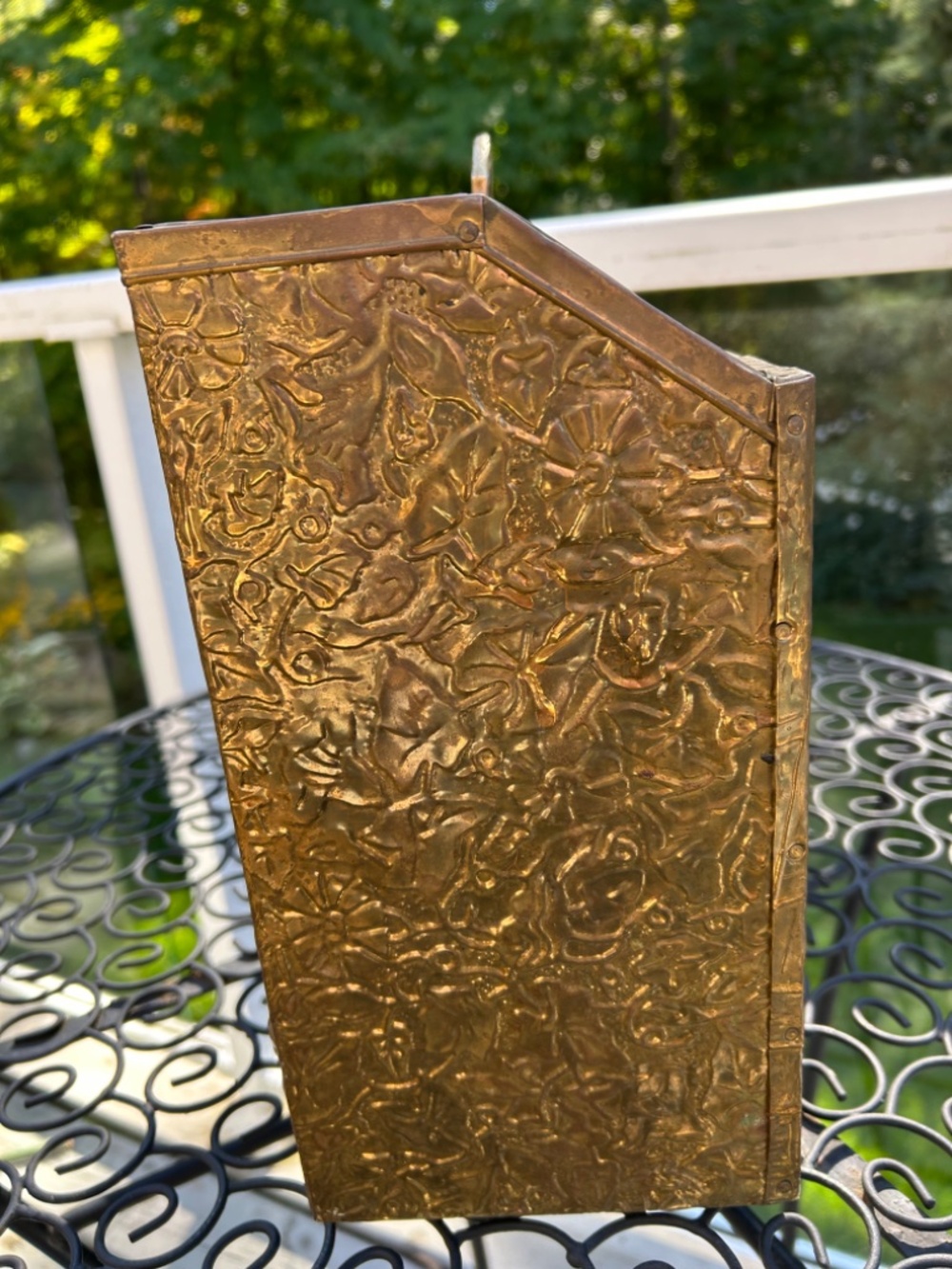 Vintage Embossed Brass Magazine Rack - Picture 5 of 9